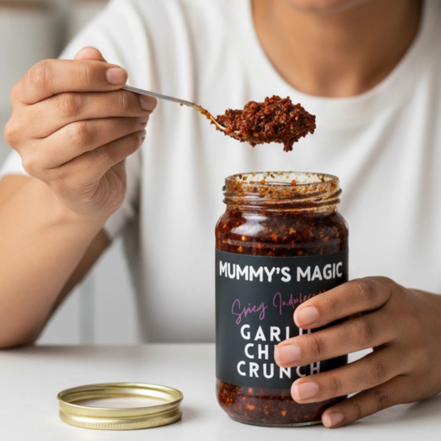 Mummy's Magic Garlic Chilli Crunch Oil – The Perfect Partner, Crispy Garlic & Sun-Dried Chillies